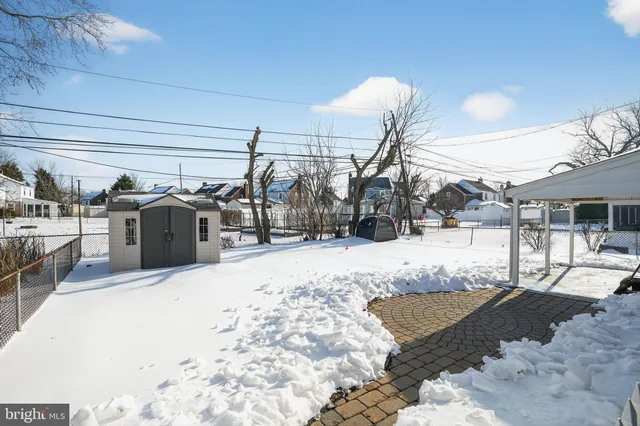 a view of a parking space