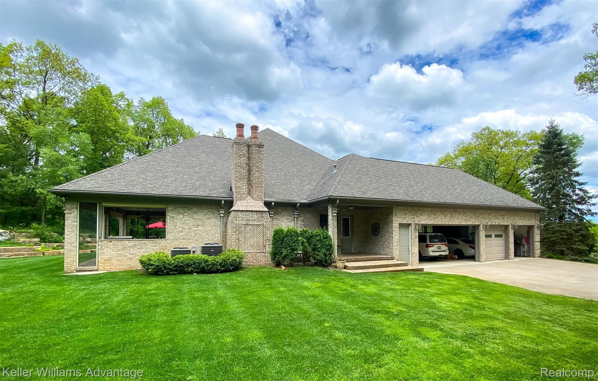 5520 Oak Bluff Road Rochester, MI 48306 - Photo 58 of 60 OakBluffRd_5520_Side_03.jpg