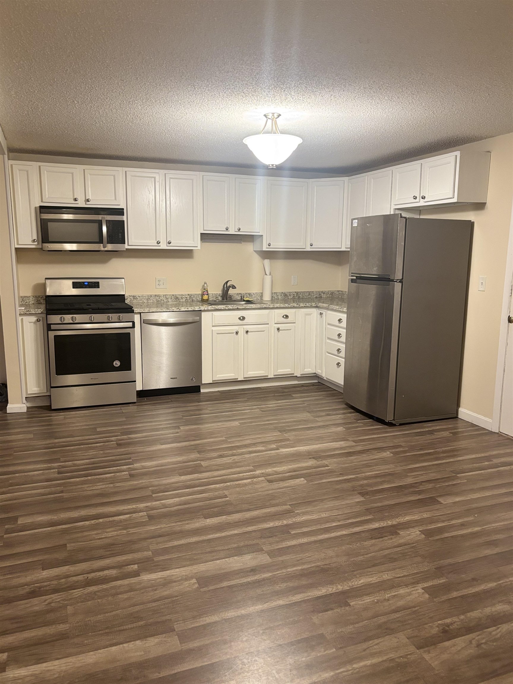 134 Mammoth Road, Unit 525 Hooksett, NH 03106 - Photo 5 of 12