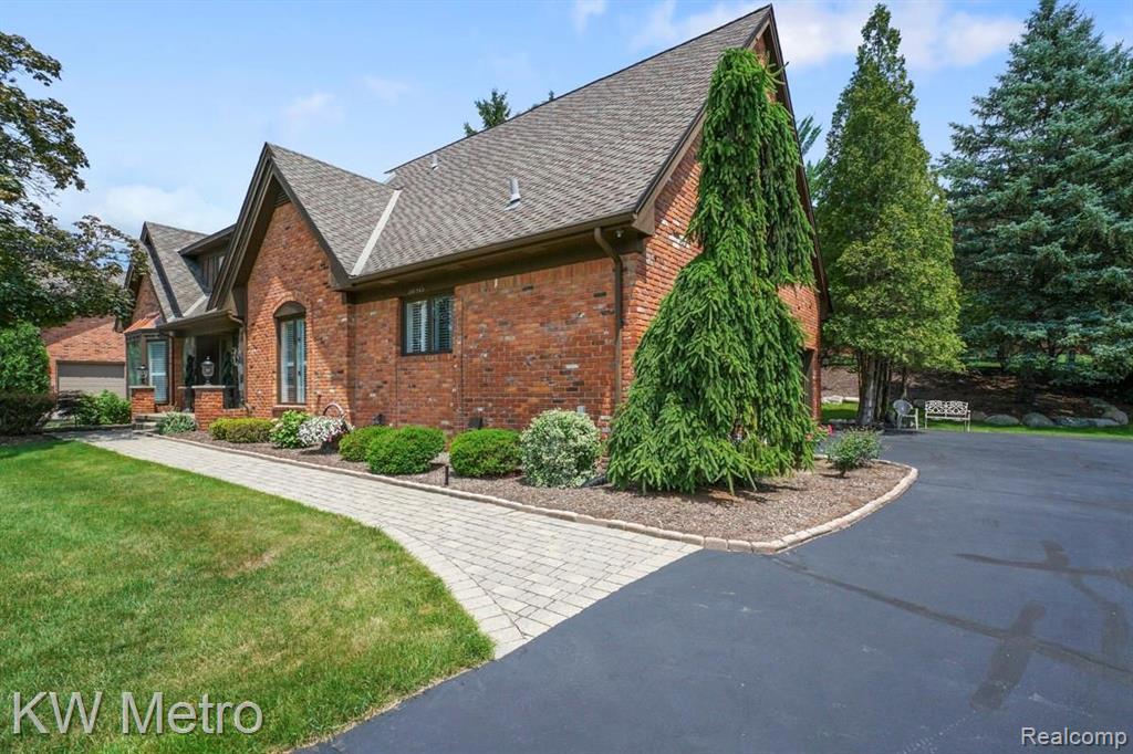 36915 Valley Ridge Drive Farmington Hills, MI 48331 - Photo 4 of 39