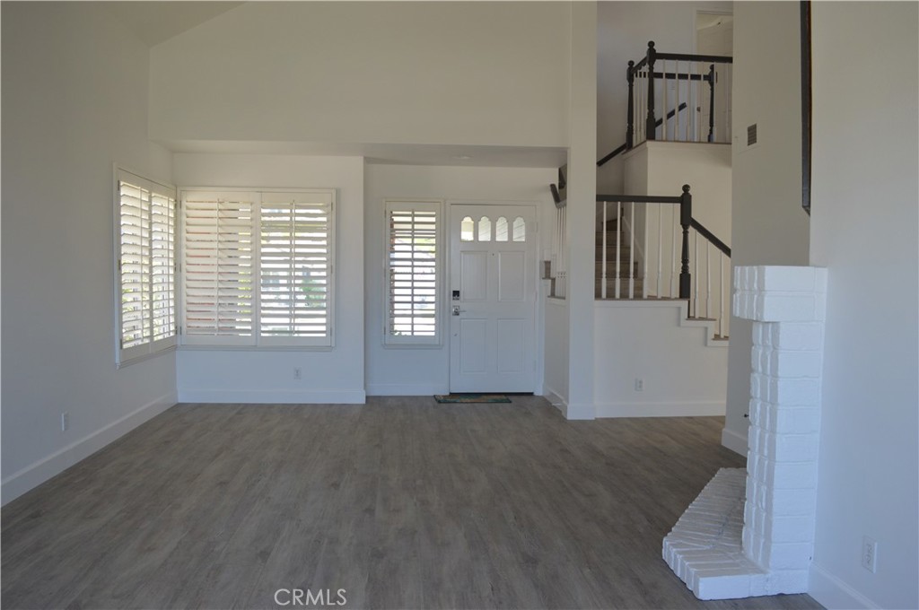 2139 Via Aguila San Clemente, CA 92673 - Photo 3 of 31 an empty room with windows and closet