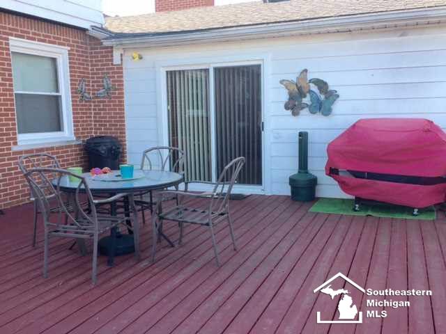 13055 Rosedale Boulevard Carleton, MI 48117 - Photo 26 of 30 NICE DECK