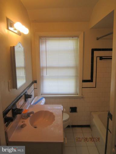 1017 St Dunstans Road Baltimore, MD 21212 - Photo 2 of 13 Bath