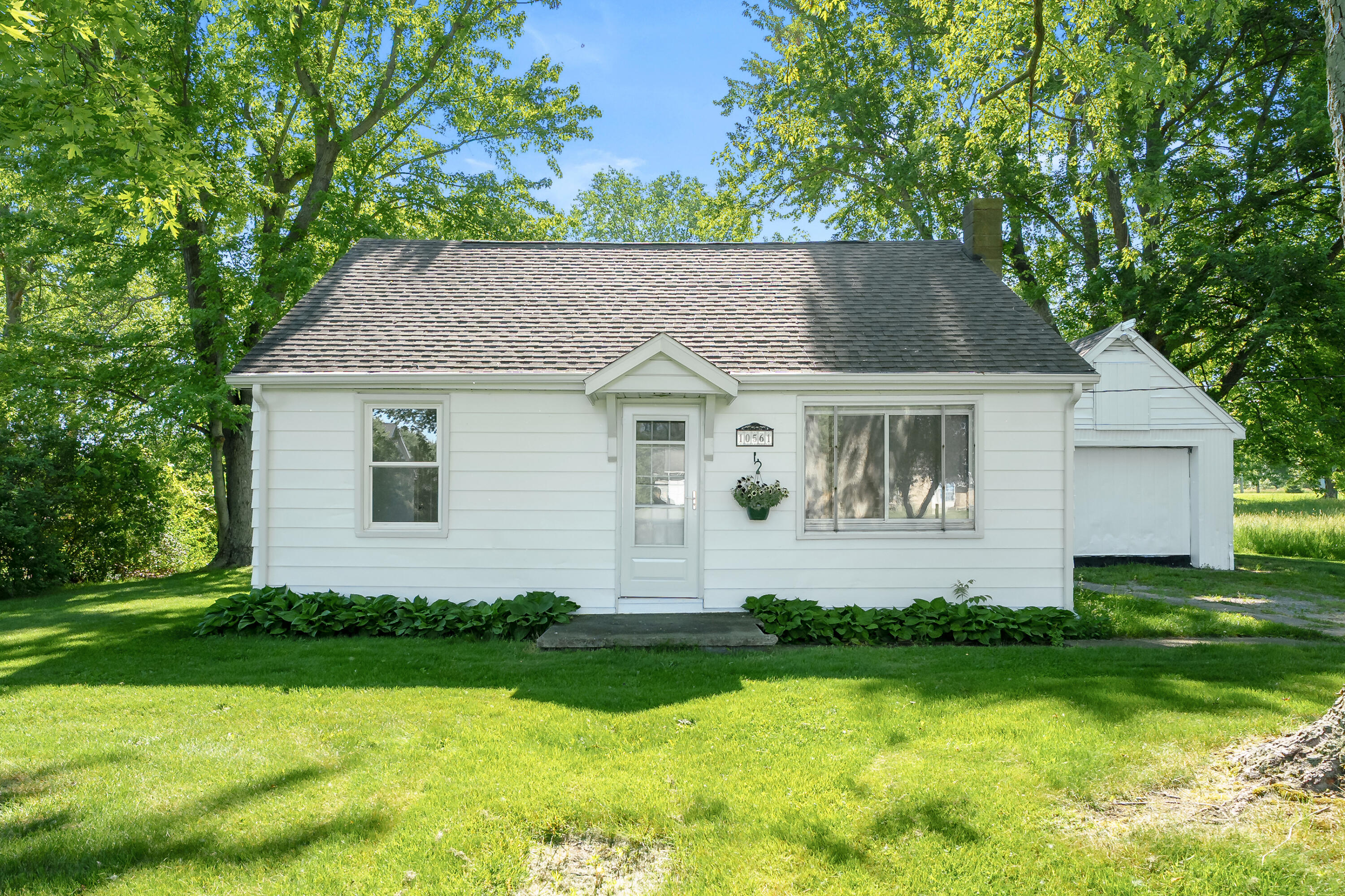 10561 Baldwin Road Bridgman, MI 49106 - Photo 2 of 32 Baldwin Rd 10561 Bridgman 49106-25