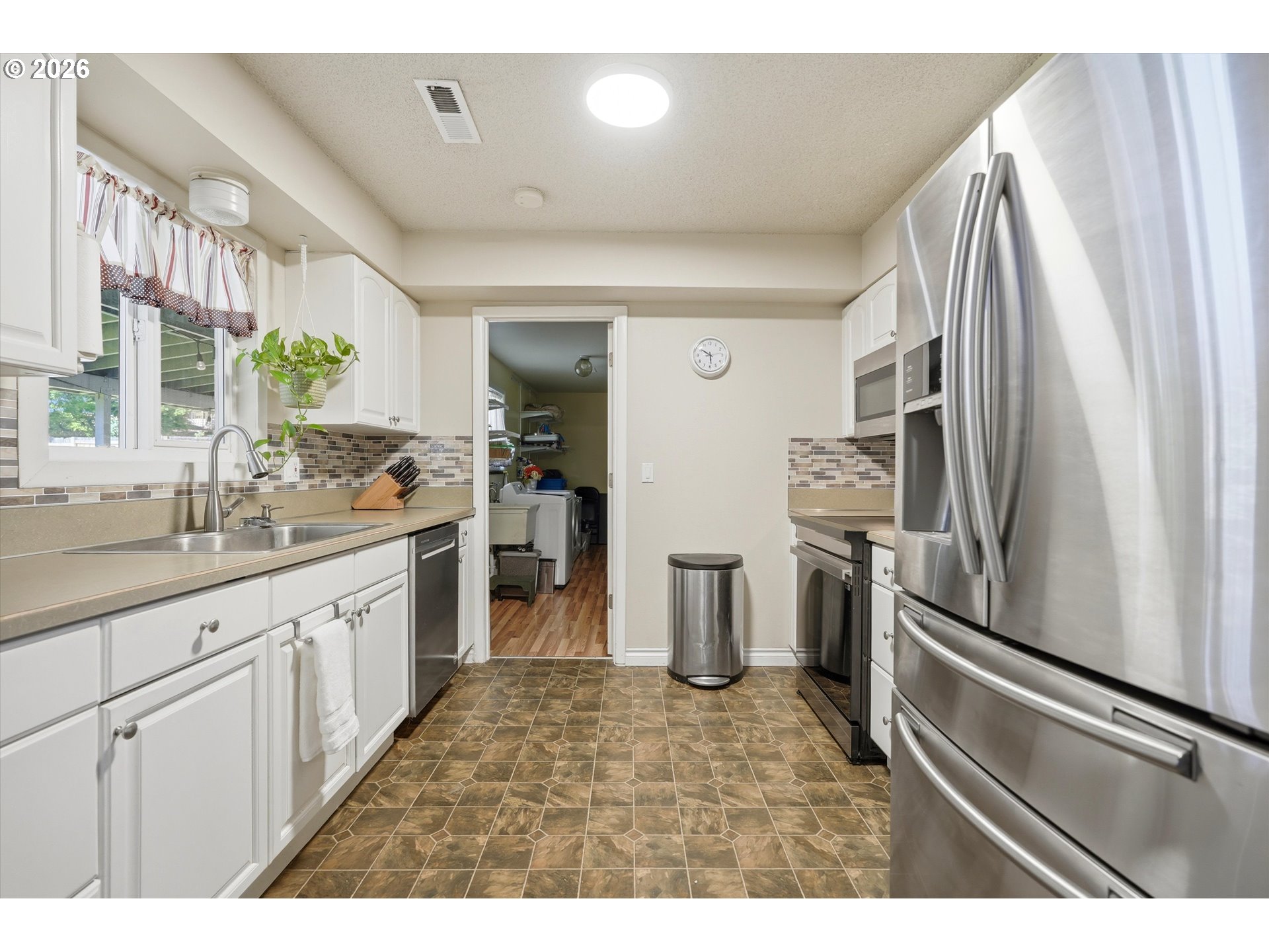609 Sunset Court Newberg, OR 97132 - Photo 12 of 35