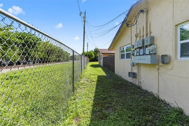 a view of a house with a backyard