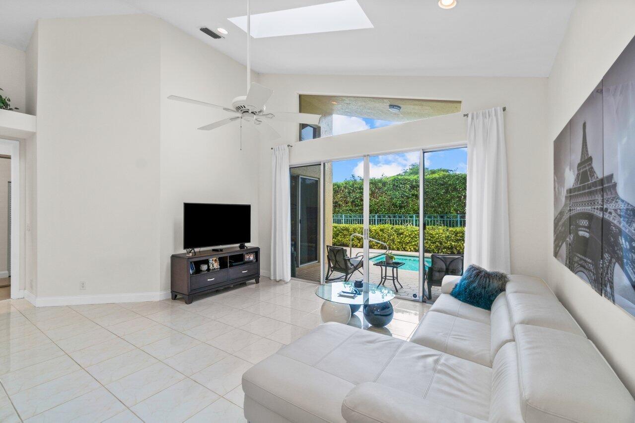 6343 Northwest 24th Street Boca Raton, FL 33434 - Photo 12 of 35 008-6343Northwest24thStreet-BocaRaton-FL