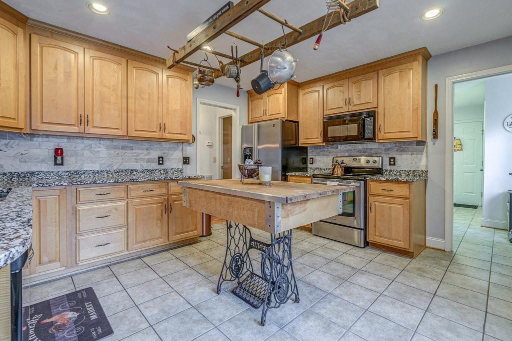6251 Mt Chestnut Road Roanoke, VA 24018 - Photo 12 of 35 012-337623-6251 Mount Chestnut 012_85599
