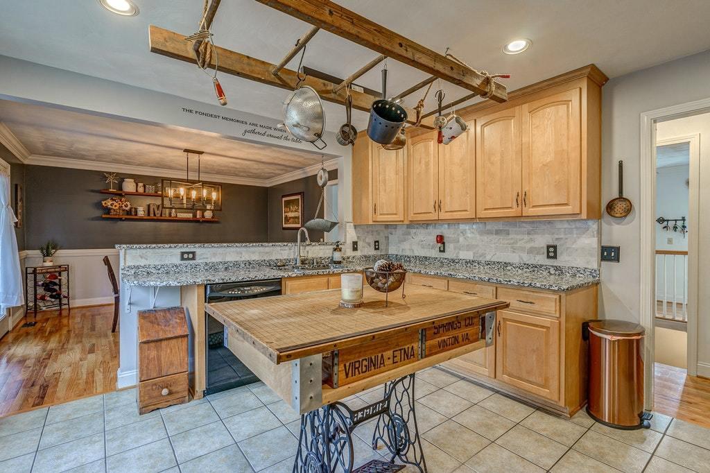 6251 Mt Chestnut Road Roanoke, VA 24018 - Photo 13 of 35 013-337623-6251 Mount Chestnut 013_85599