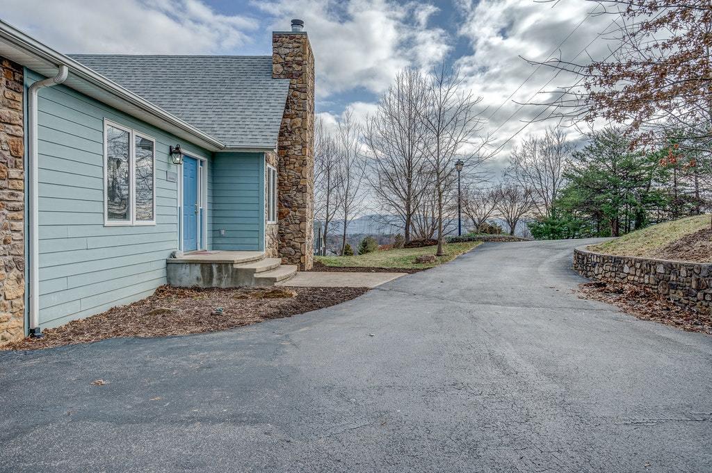 6251 Mt Chestnut Road Roanoke, VA 24018 - Photo 4 of 35 004-337623-6251 Mount Chestnut 004_85599