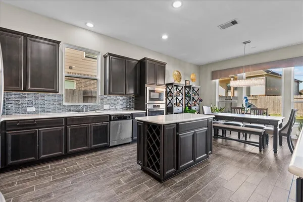 $649,000 | 2414 Trocadero Lane, League City, TX 77573