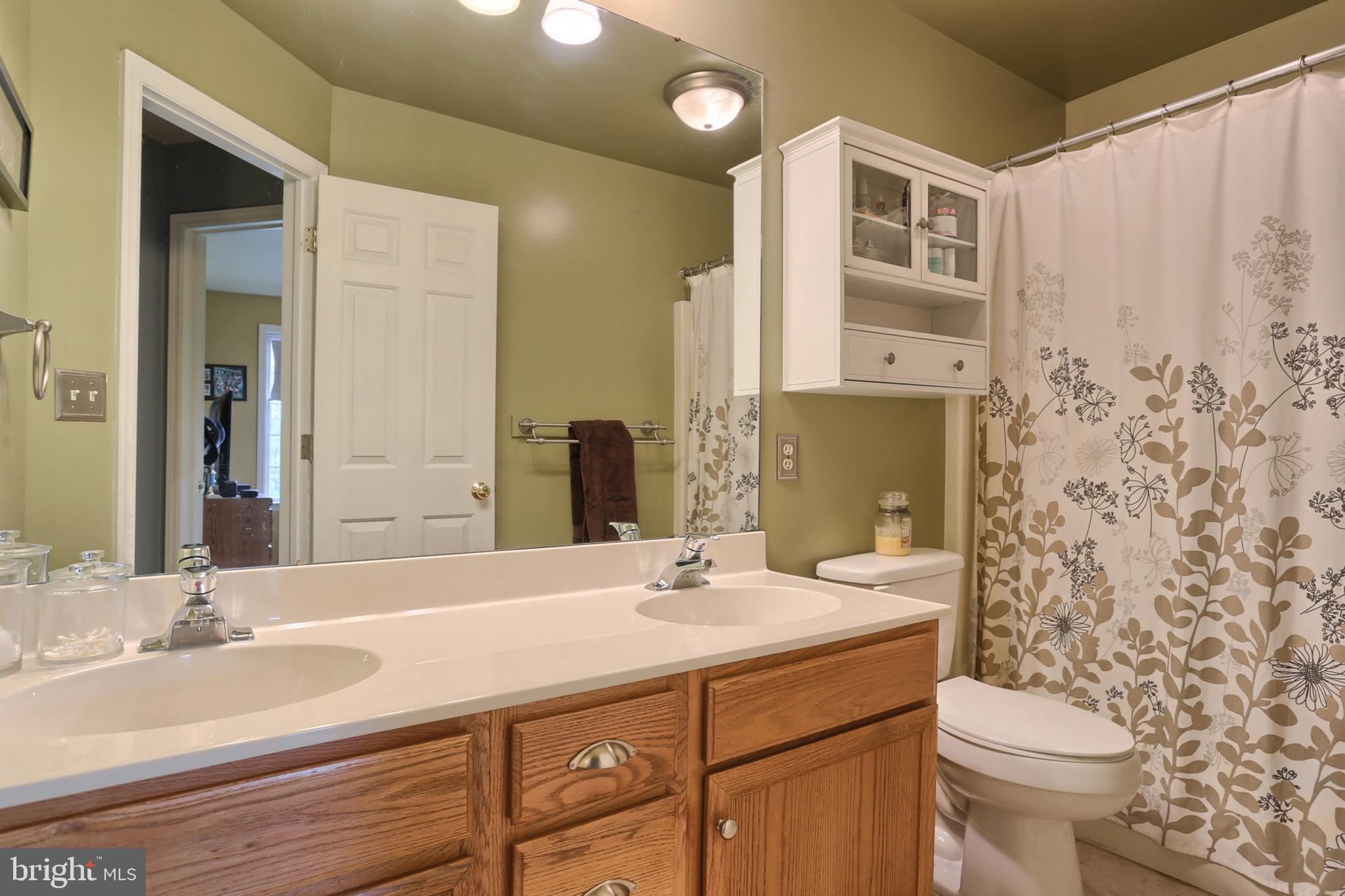 107 Riders Way Lebanon, PA 17042 - Photo 18 of 33 Upstairs Full Bath