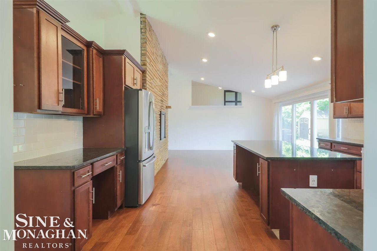 577 Cook Road Grosse Pointe Woods, MI 48236 - Photo 15 of 37