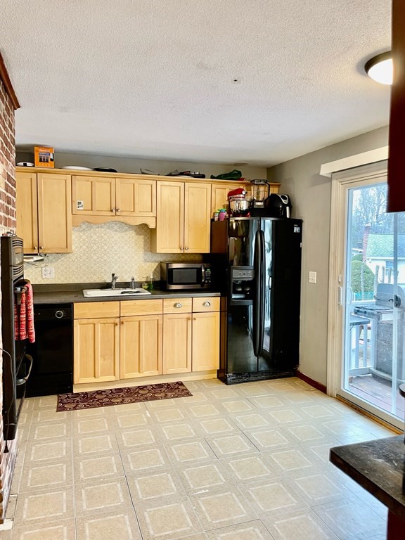 627 Winter Street Framingham, MA 01702 - Photo 4 of 30 Gallery Image 4