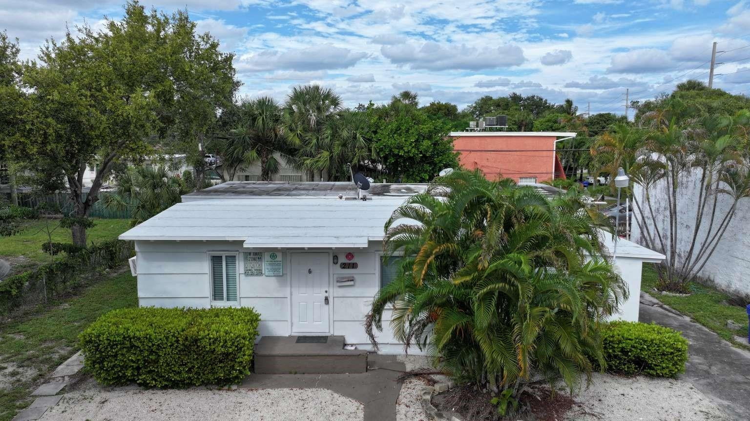 211 Southwest 2nd Court Pompano Beach, FL 33060 - Photo 3 of 10 Photo 3