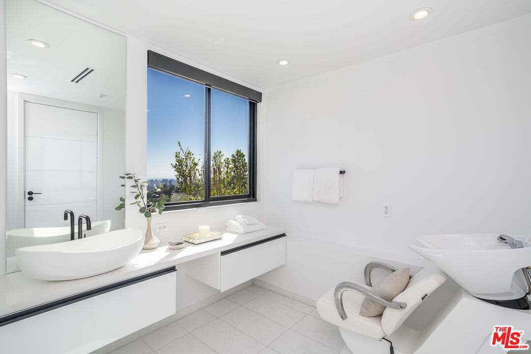 9406 Lloydcrest Drive Beverly Hills, CA 90210 - Photo 34 of 52 a bathroom with a bathtub sink and mirror