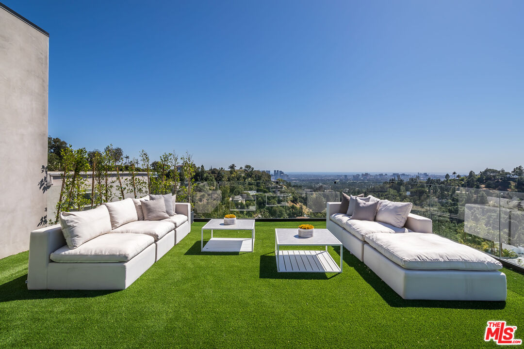9406 Lloydcrest Drive Beverly Hills, CA 90210 - Photo 37 of 52