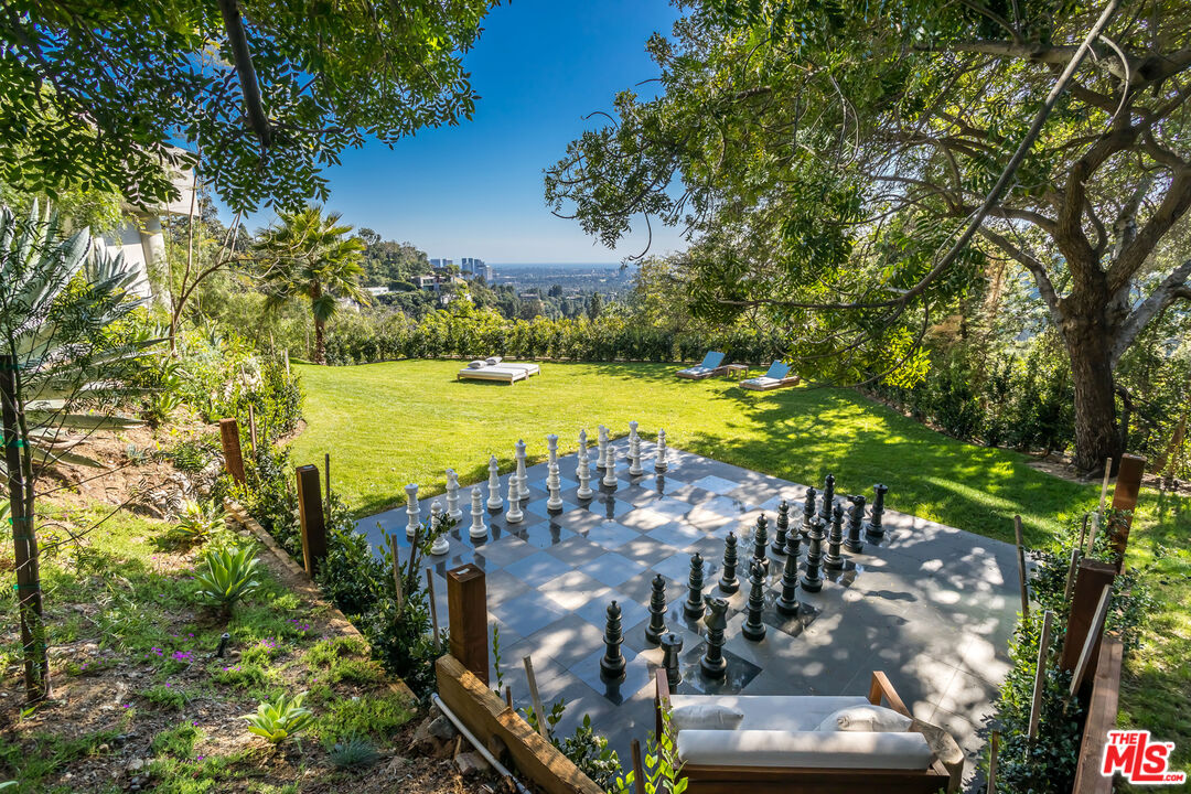 9406 Lloydcrest Drive Beverly Hills, CA 90210 - Photo 49 of 52 a view of a city with an ocean view