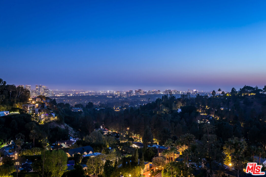9406 Lloydcrest Drive Beverly Hills, CA 90210 - Photo 52 of 52 a view of a city