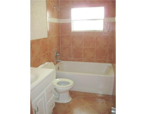22316 Southwest 62nd Avenue Boca Raton, FL 33428 - Photo 7 of 10 Bathroom