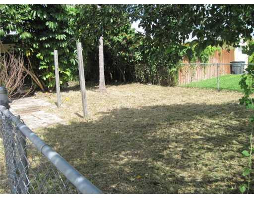 22316 Southwest 62nd Avenue Boca Raton, FL 33428 - Photo 10 of 10 Yard/Garden