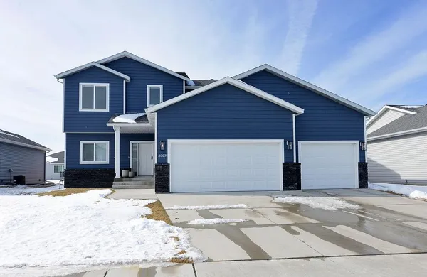 $699,900 | 3707 Merrifield Drive South, Fargo, ND 58104