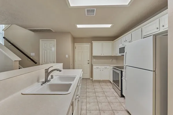 $1,995 | 231 Blushwood Place, The Woodlands, TX 77382