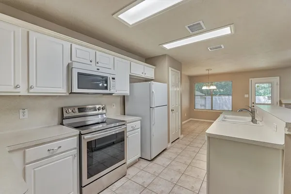 $1,995 | 231 Blushwood Place, The Woodlands, TX 77382