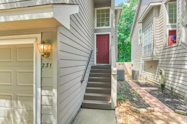 $1,995 | 231 Blushwood Place, The Woodlands, TX 77382