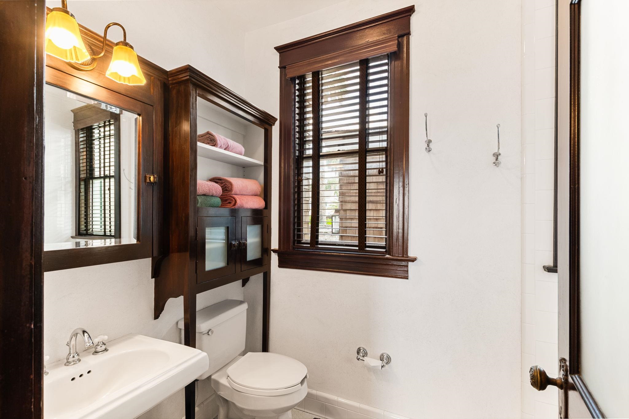 178 Avenida Menendez St. Augustine, FL 32084 - Photo 14 of 42 a bathroom with a sink a toilet and shower