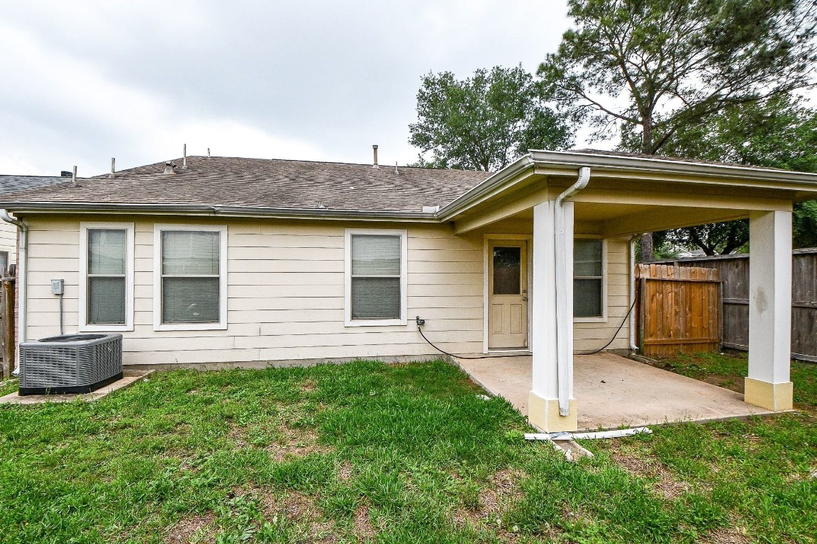 29530 Legends Glen Drive Spring, TX 77386 - Photo 46 of 50 a front view of house with yard