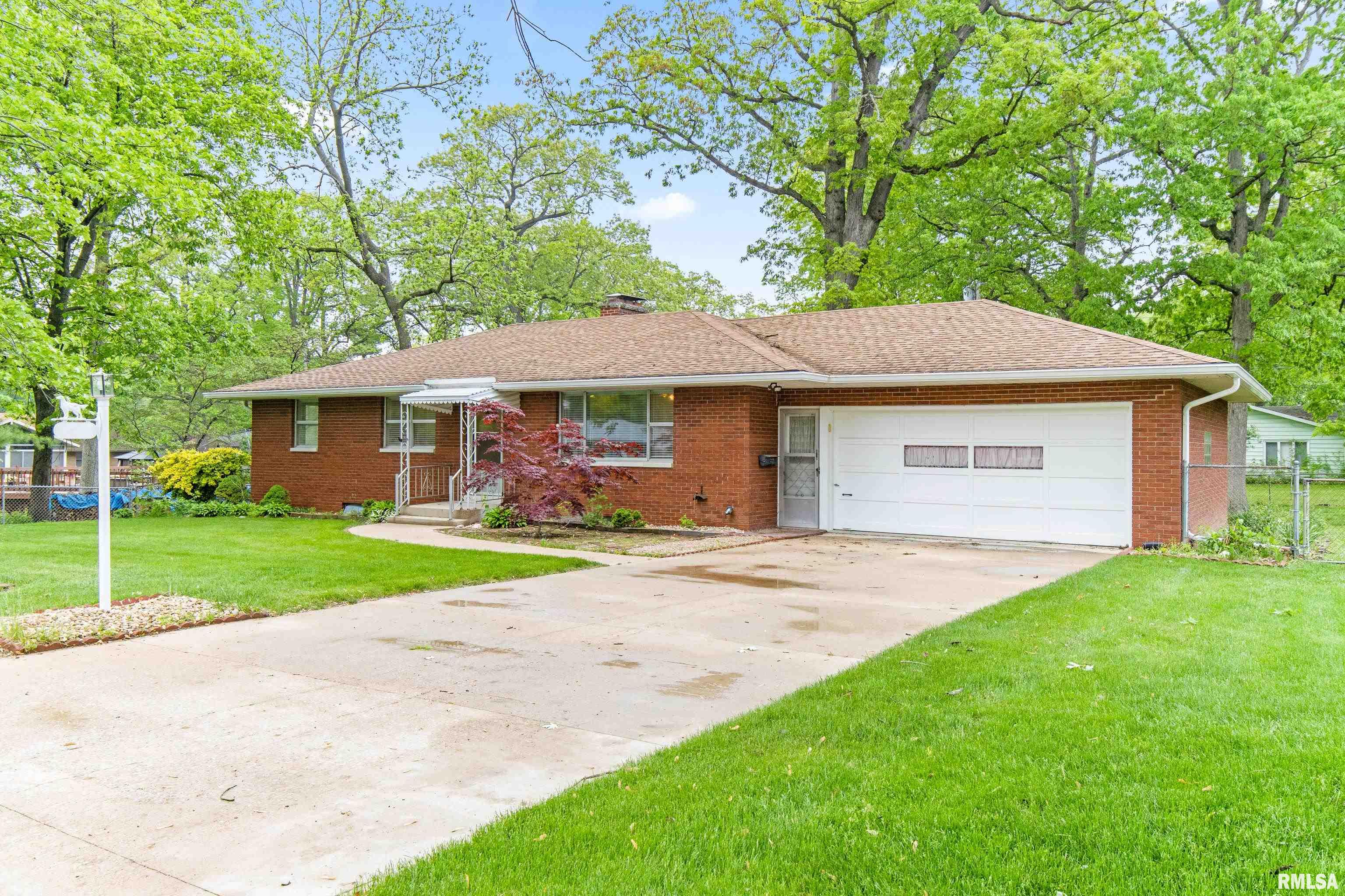 106 South Rustic Road East Peoria, IL 61611 - Photo 1 of 36