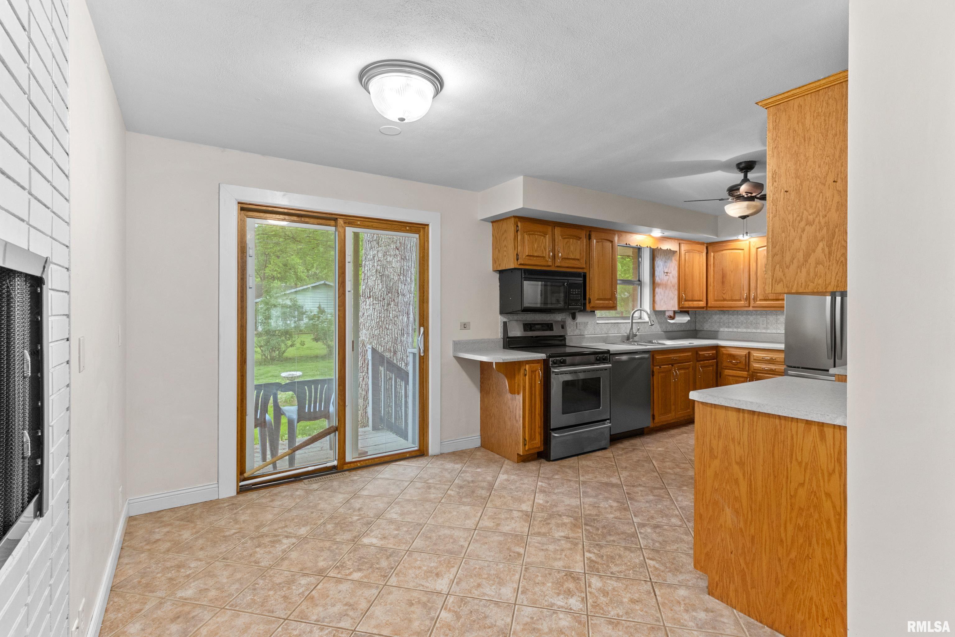 106 South Rustic Road East Peoria, IL 61611 - Photo 14 of 36