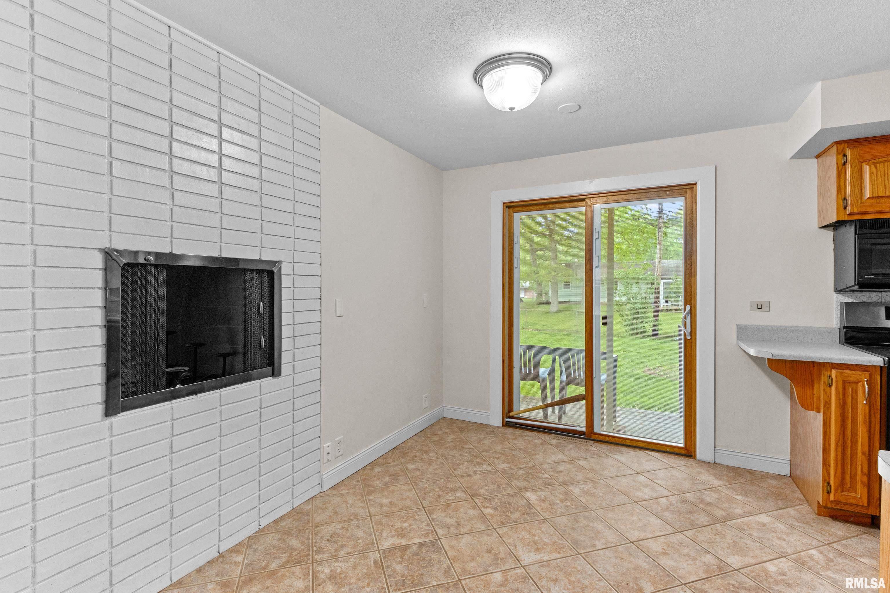 106 South Rustic Road East Peoria, IL 61611 - Photo 15 of 36