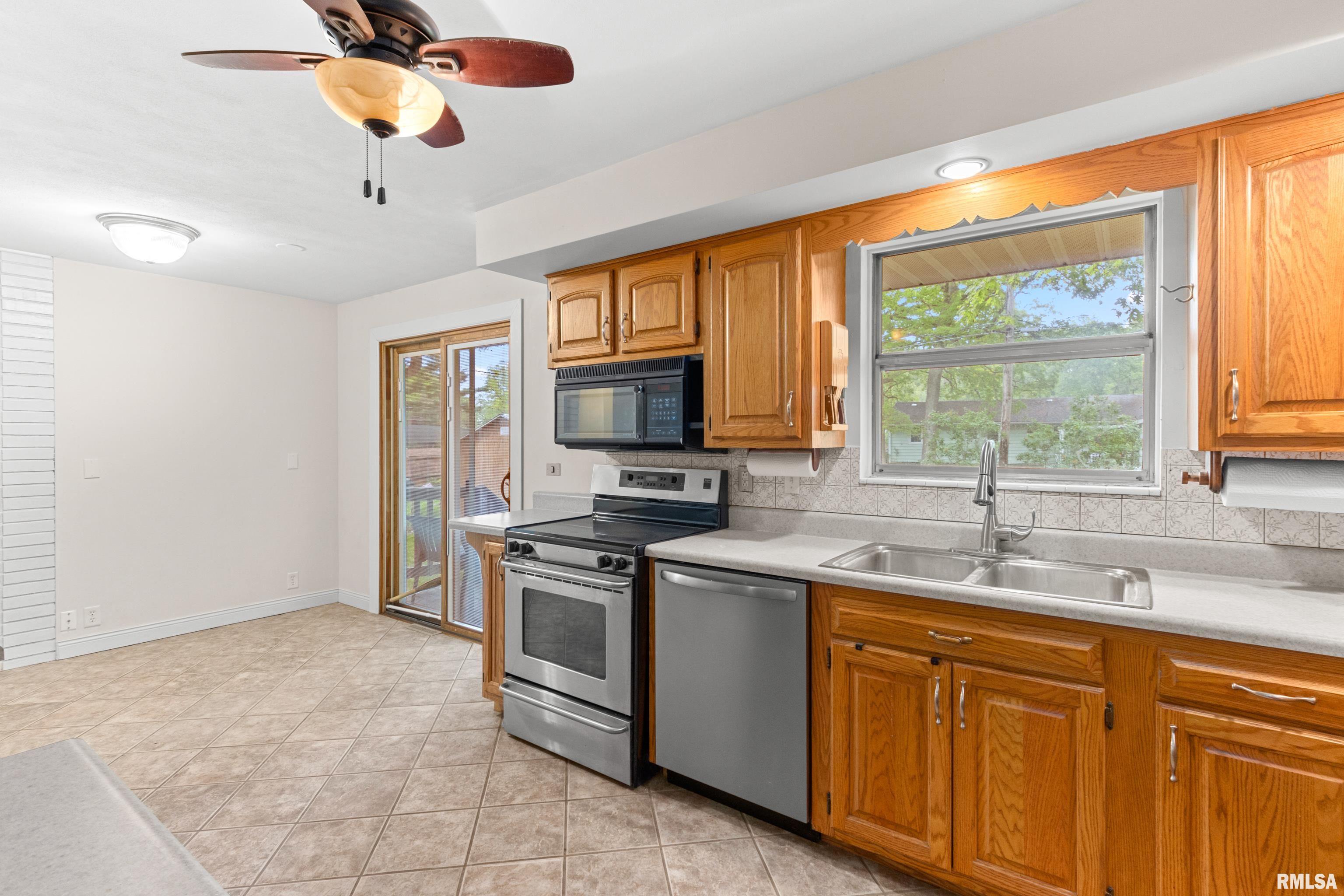 106 South Rustic Road East Peoria, IL 61611 - Photo 20 of 36