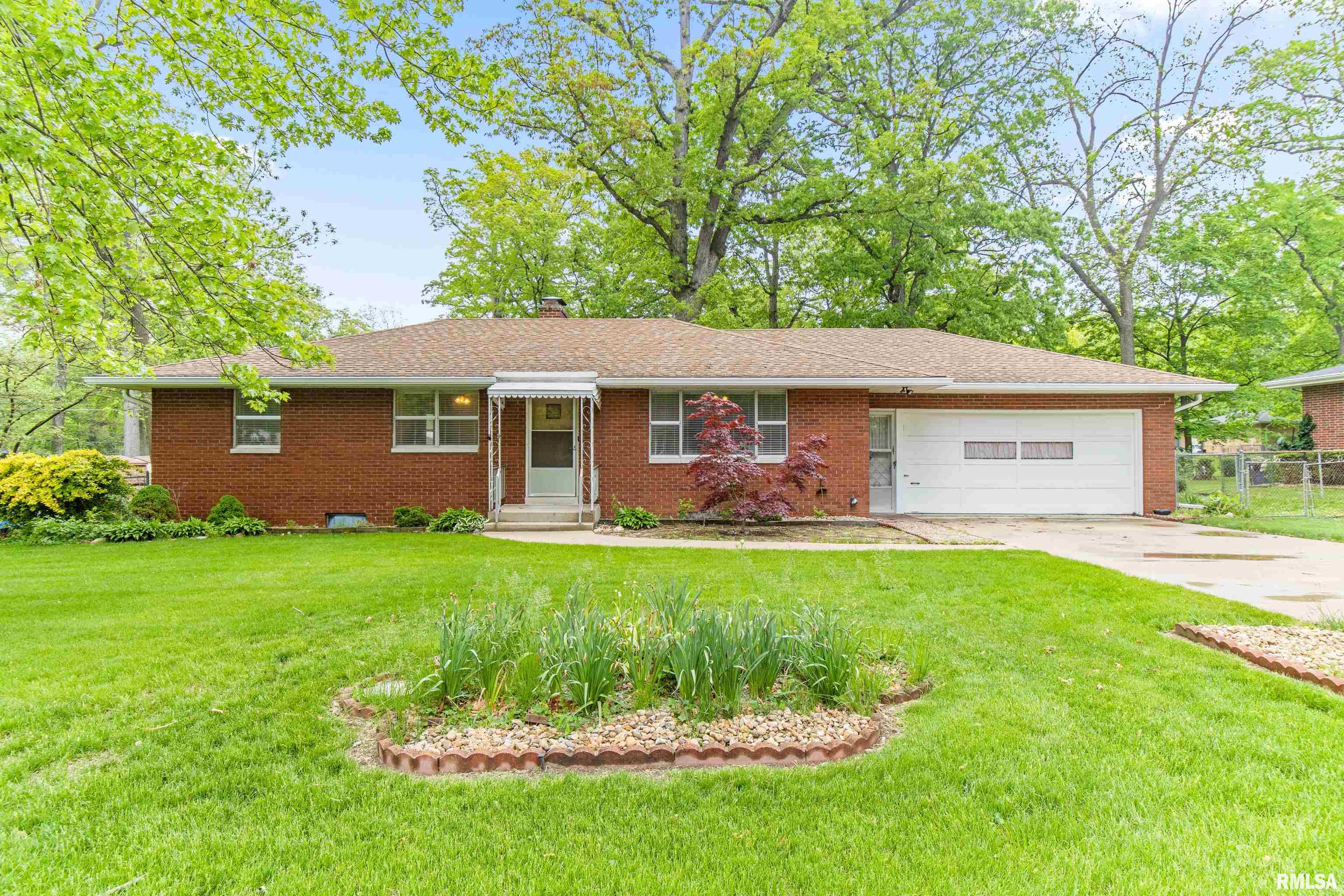 106 South Rustic Road East Peoria, IL 61611 - Photo 2 of 36