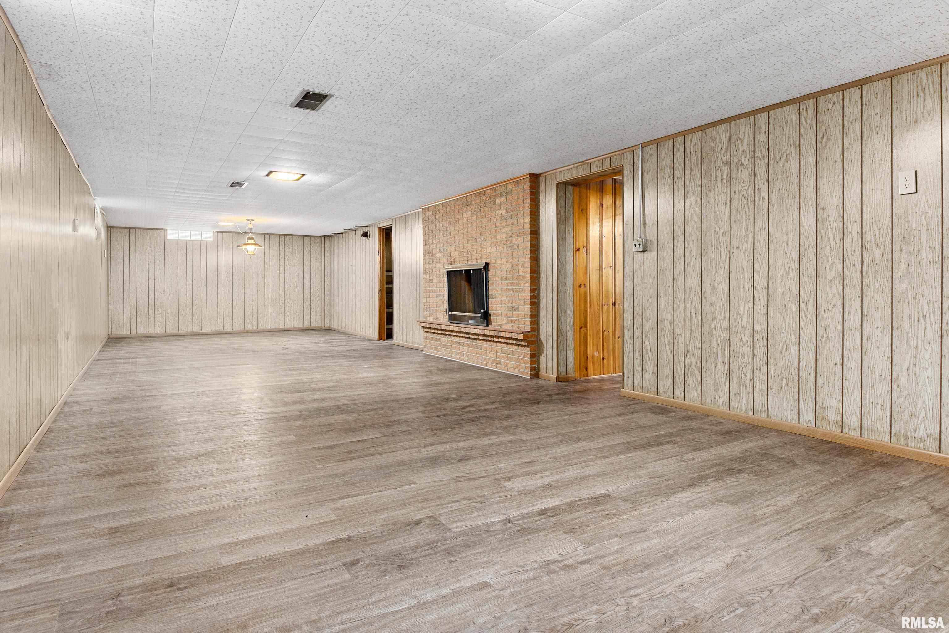 106 South Rustic Road East Peoria, IL 61611 - Photo 31 of 36