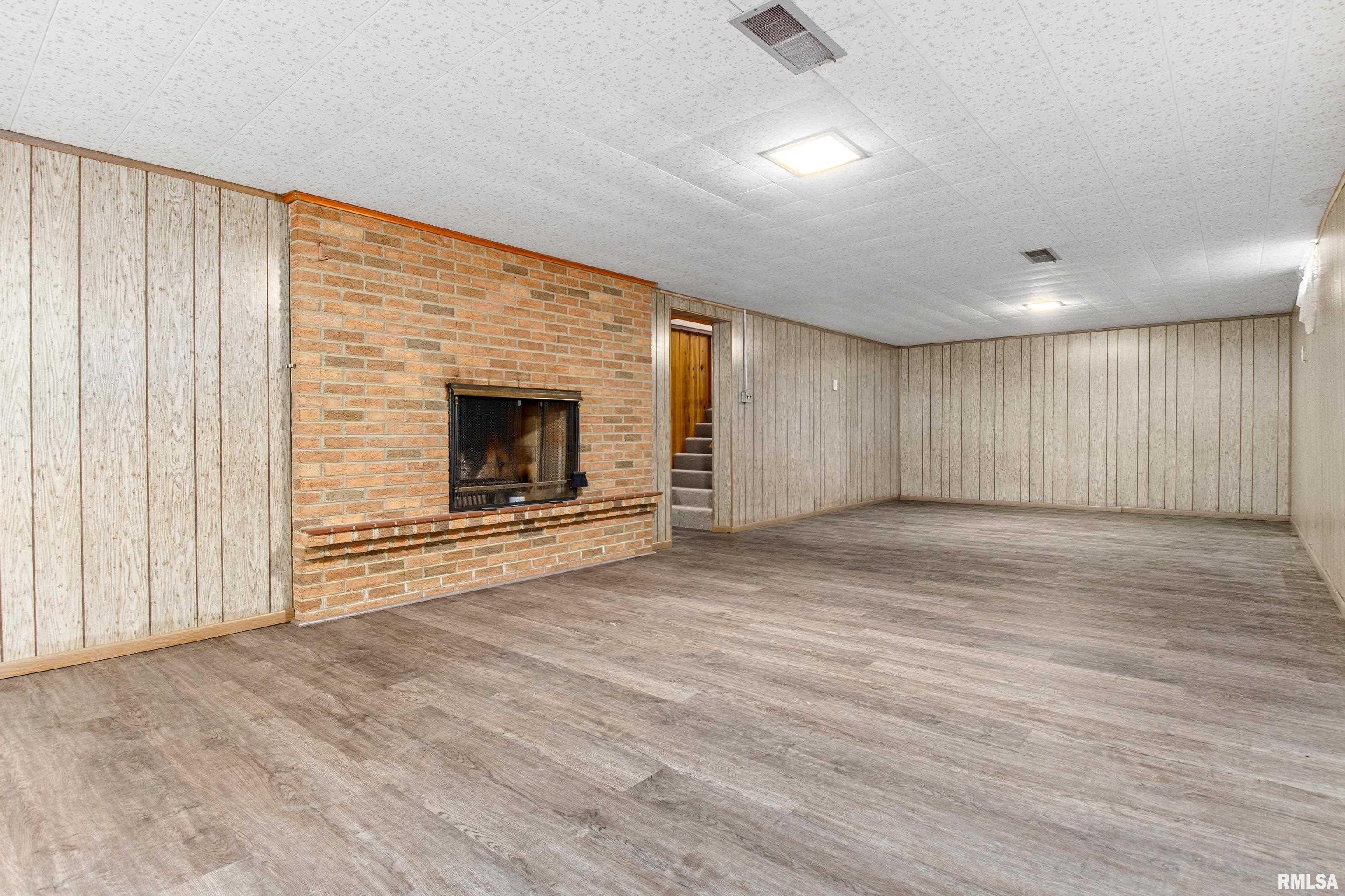 106 South Rustic Road East Peoria, IL 61611 - Photo 32 of 36