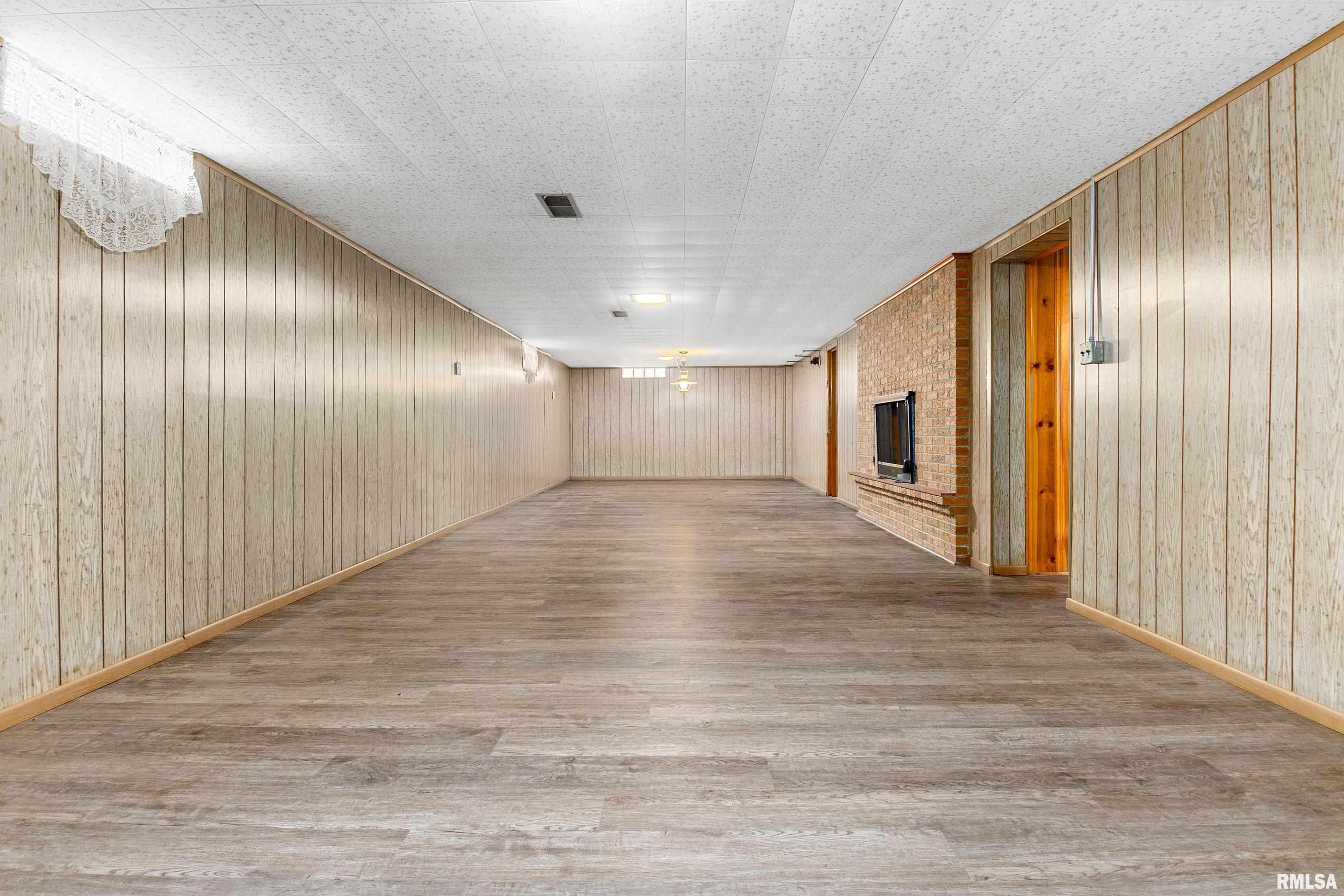 106 South Rustic Road East Peoria, IL 61611 - Photo 33 of 36