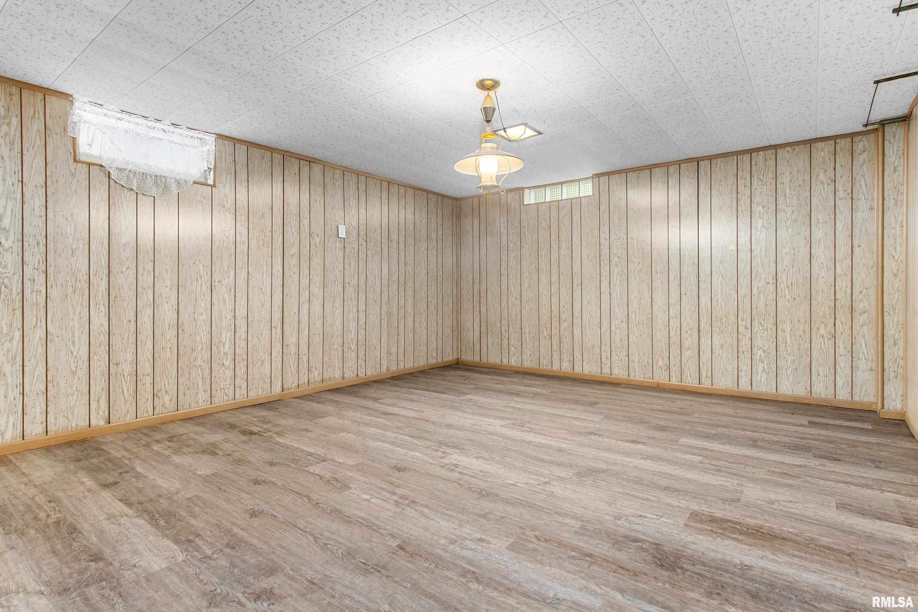 106 South Rustic Road East Peoria, IL 61611 - Photo 34 of 36