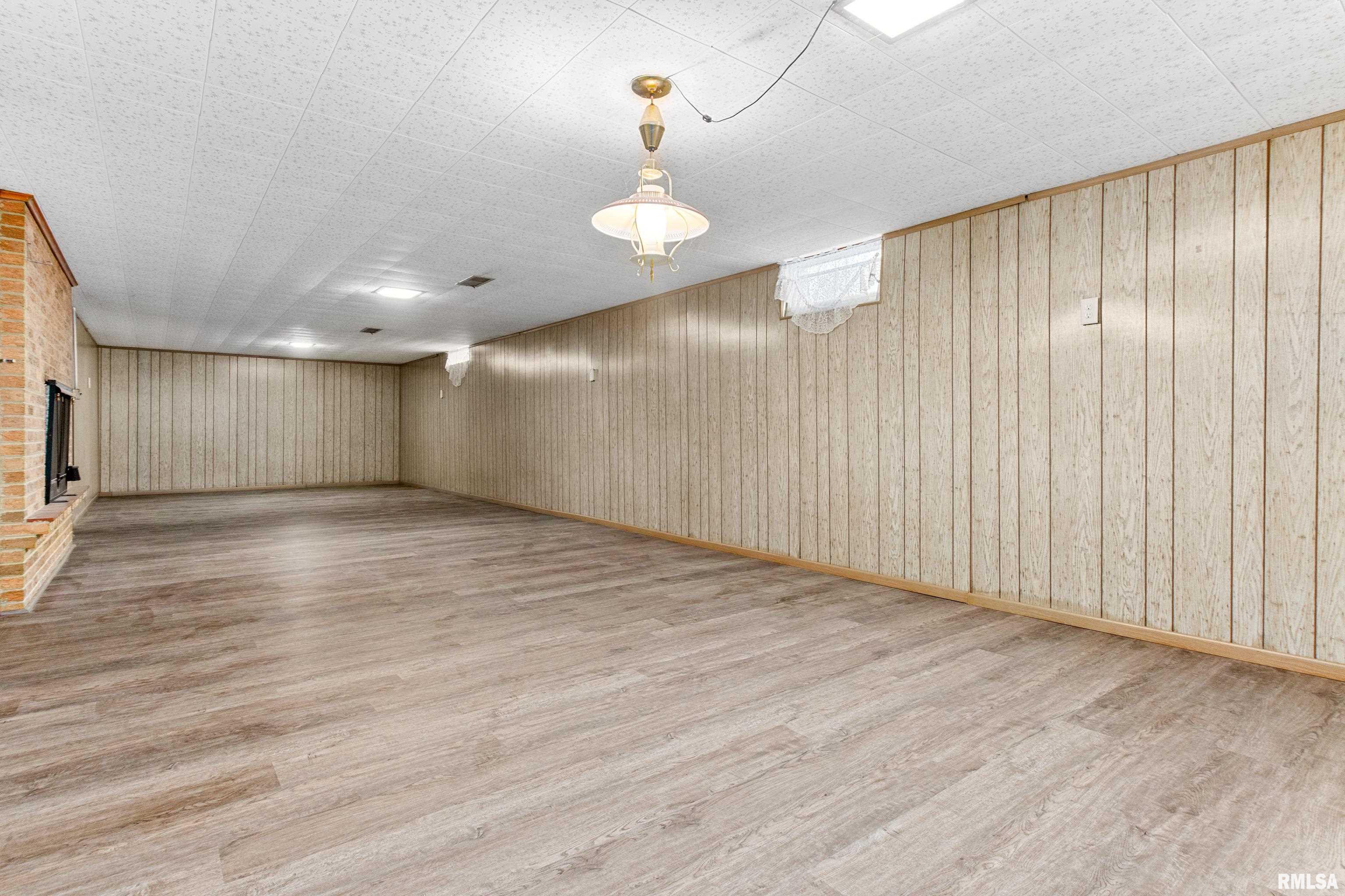 106 South Rustic Road East Peoria, IL 61611 - Photo 35 of 36