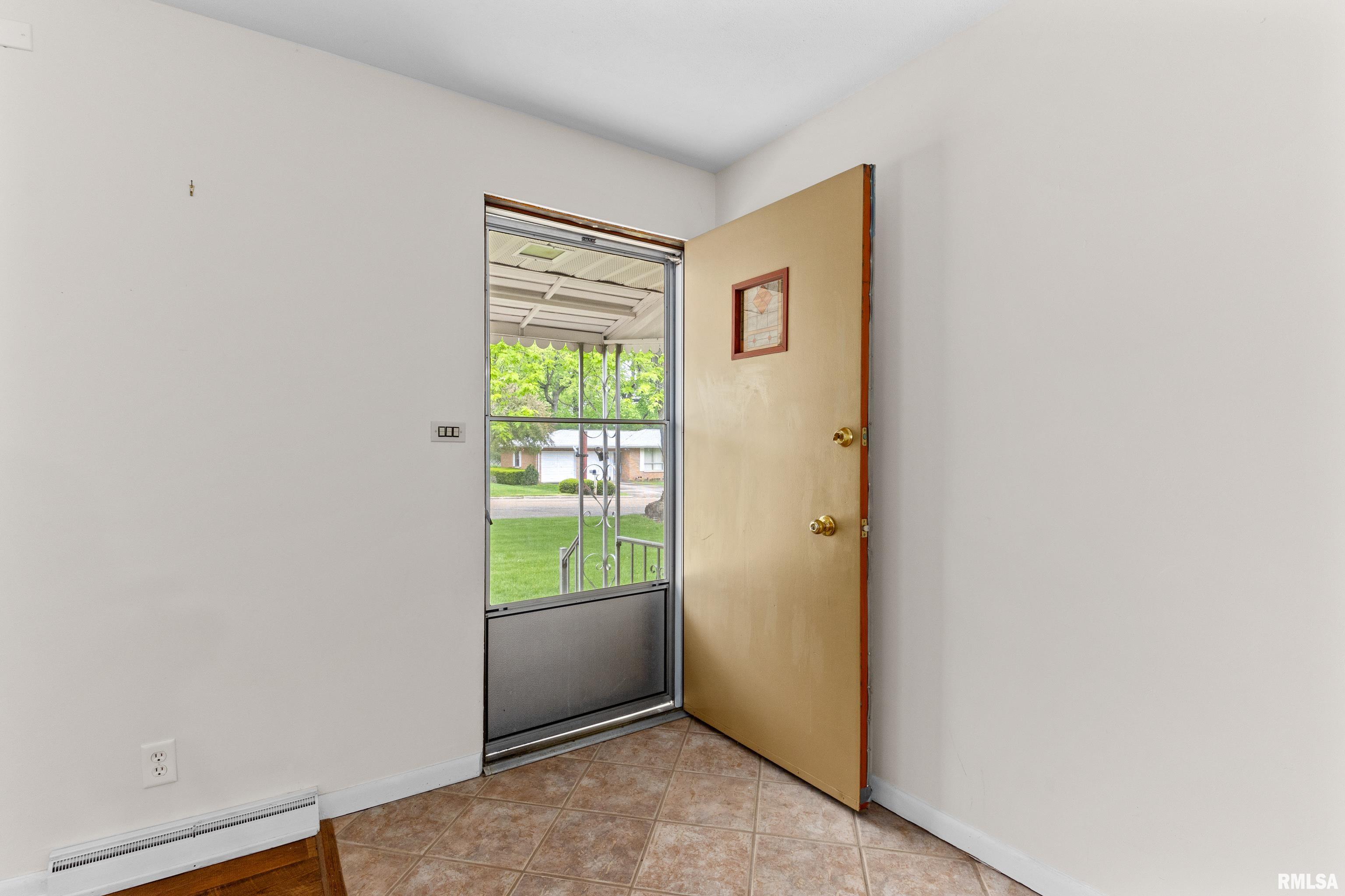 106 South Rustic Road East Peoria, IL 61611 - Photo 9 of 36