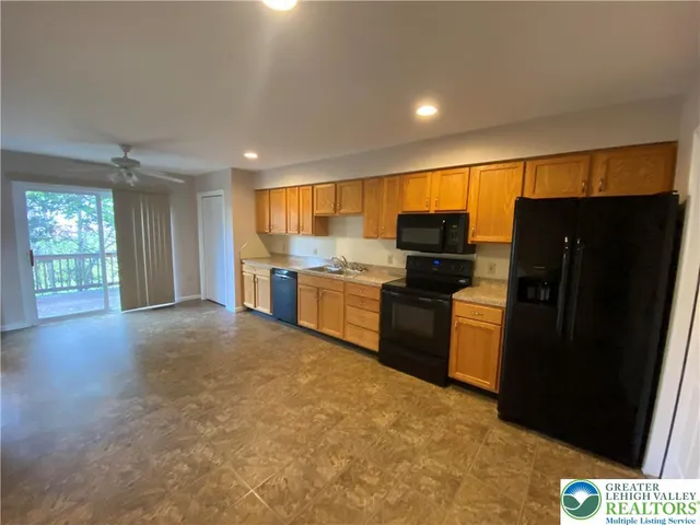 $2,450 | 207 Stephanie Drive, Easton, PA 18045