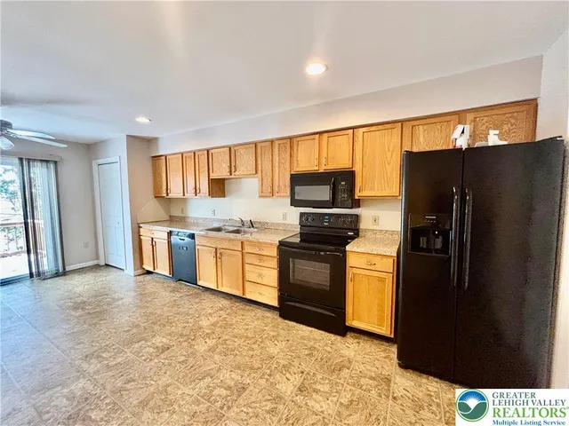 $2,450 | 207 Stephanie Drive, Easton, PA 18045