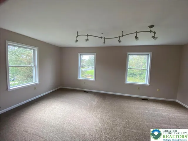 $2,450 | 207 Stephanie Drive, Easton, PA 18045