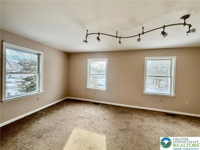 $2,450 | 207 Stephanie Drive, Easton, PA 18045