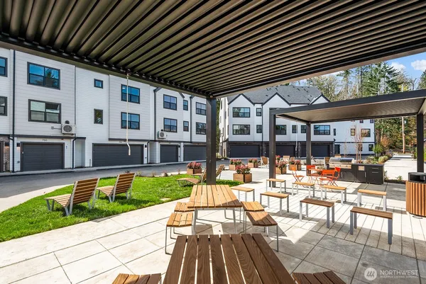 $989,950 | 762 Northwest Holly Street, Issaquah, WA 98027