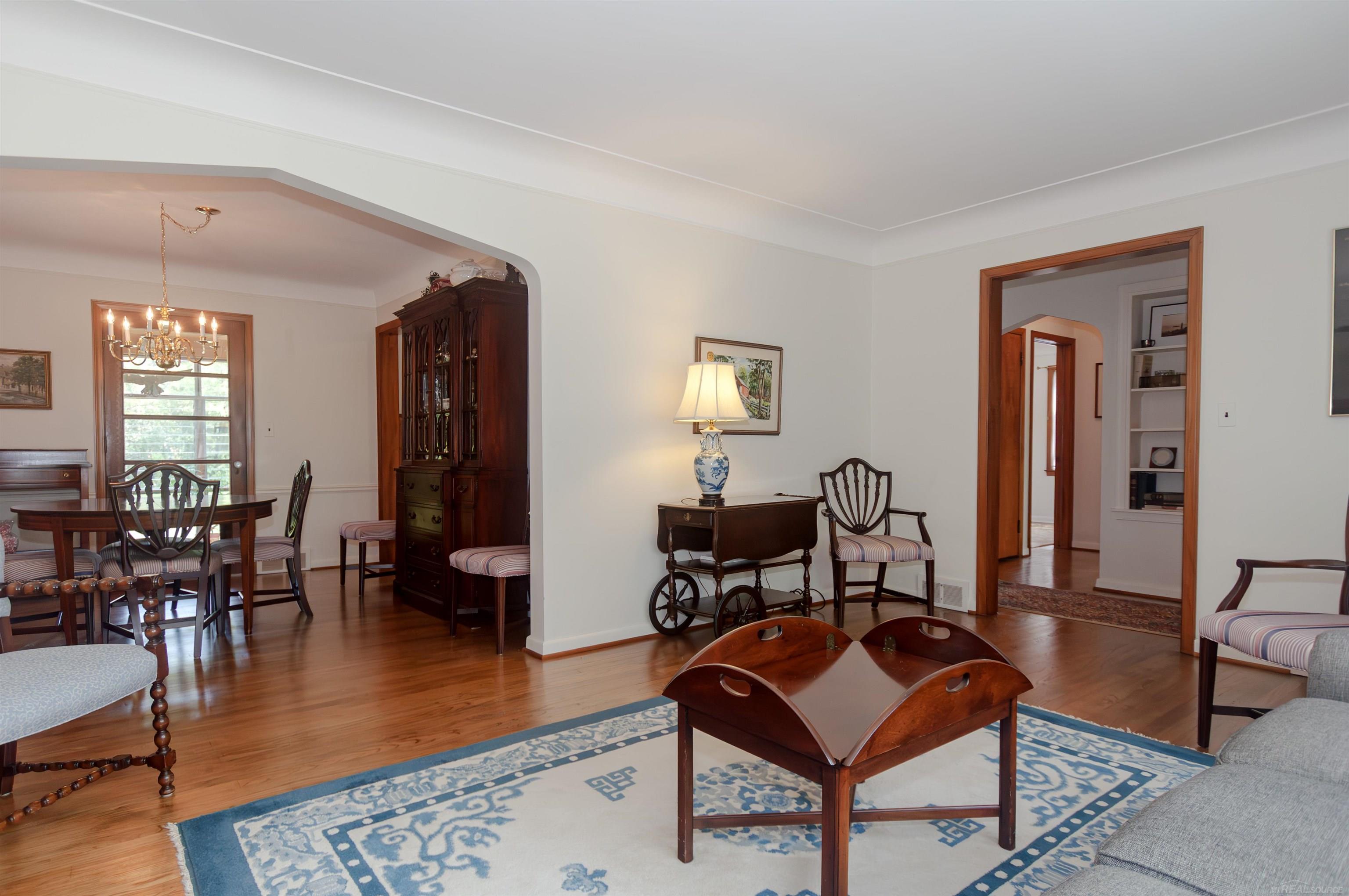 1636 Hawthorne Road Grosse Pointe, MI 48236 - Photo 7 of 41 50149731-f0de7910-eb72-4242-8fd0-12b7f4cfb042.JPG