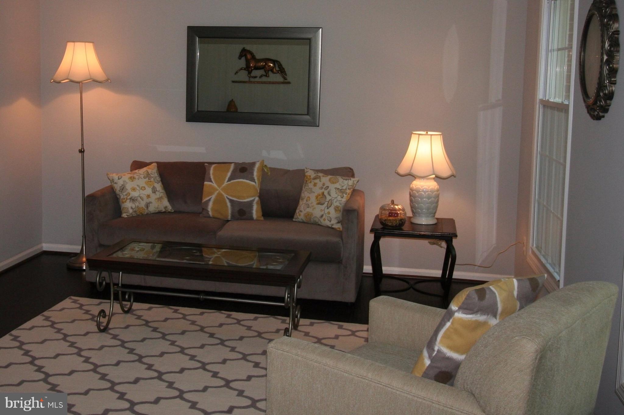 1909 East Beech Road Sterling, VA 20164 - Photo 3 of 30 Living Room