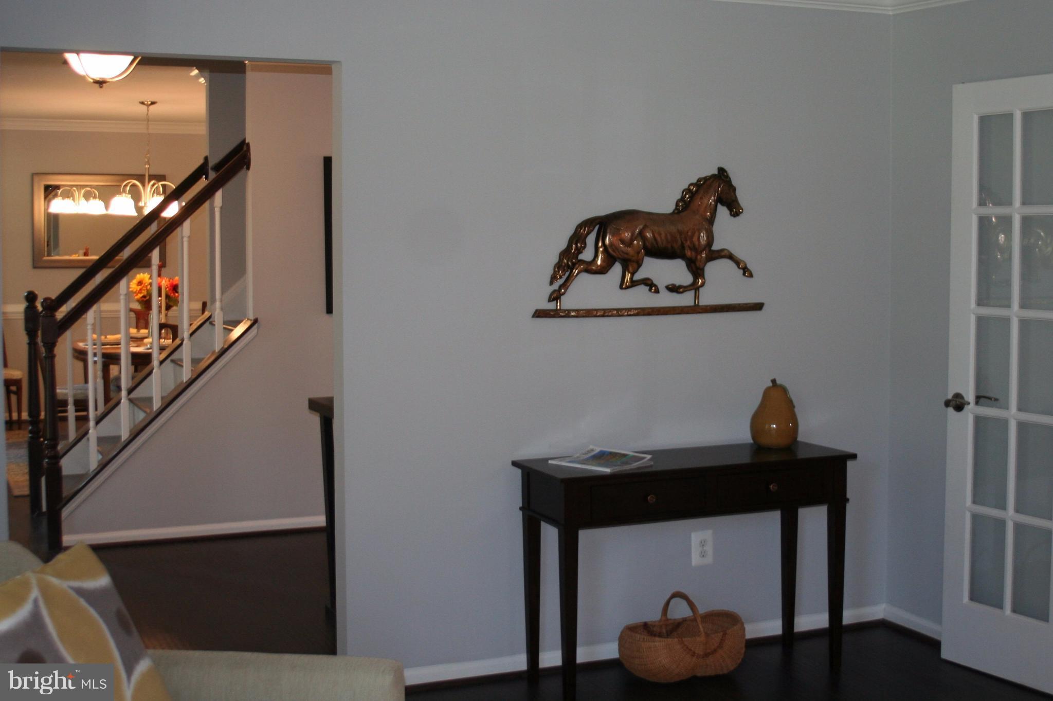 1909 East Beech Road Sterling, VA 20164 - Photo 4 of 30 Living Room